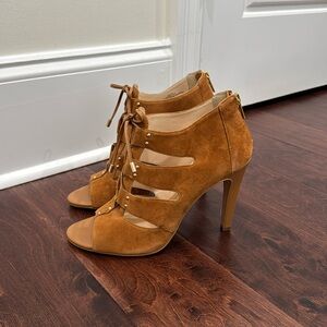 Isola Womens Tan Suede Heels Lace Up Dressy Shoes Suede, women’s size 10
